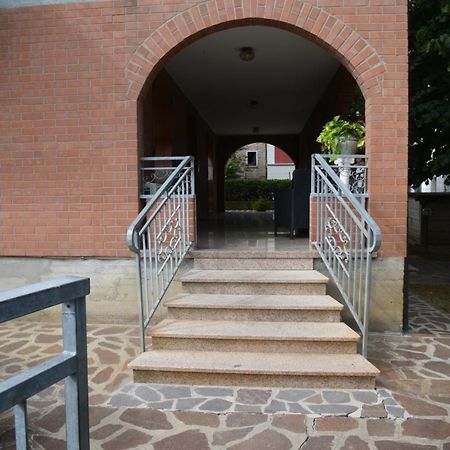 Villa Ferrari Oriella Solignano Nuovo Kültér fotó
